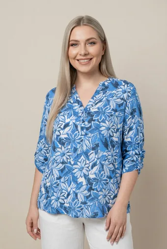 Modrá květinová halenka